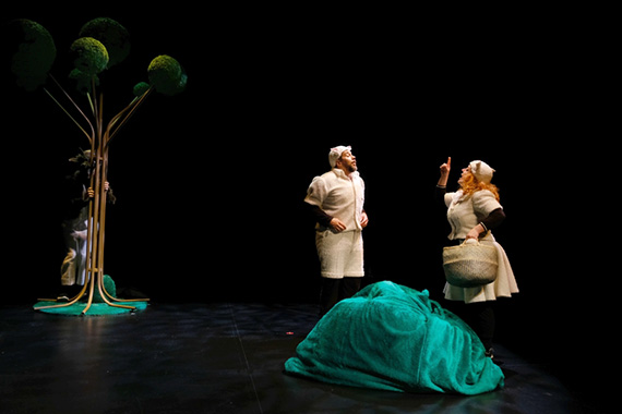 Thtre:tre le loup, de Bettina Wegenast, mise en scne de Fanny Pelichet, costumes Karine Dubois, photo de Philippe Pache